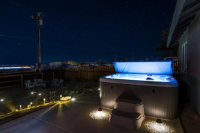 5 Min to Joshua Tree NP ~ Hot Tub ~ Stars ~ EV Charger